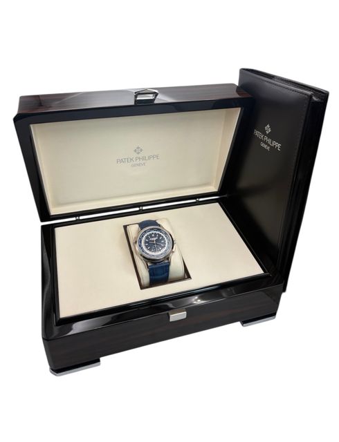 Patek Philippe World Time 5930G-001 Image 5